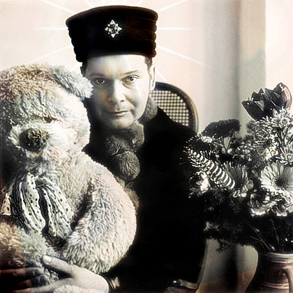 © Meinrad Hofer 2004 — Mein Teddybär Max, gesponsort von meinem Schulfreund John. Er trägt zerwuzeltes au point von Hermès.
